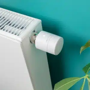 Régulation de la température avec une tête thermostatique sur un radiateur