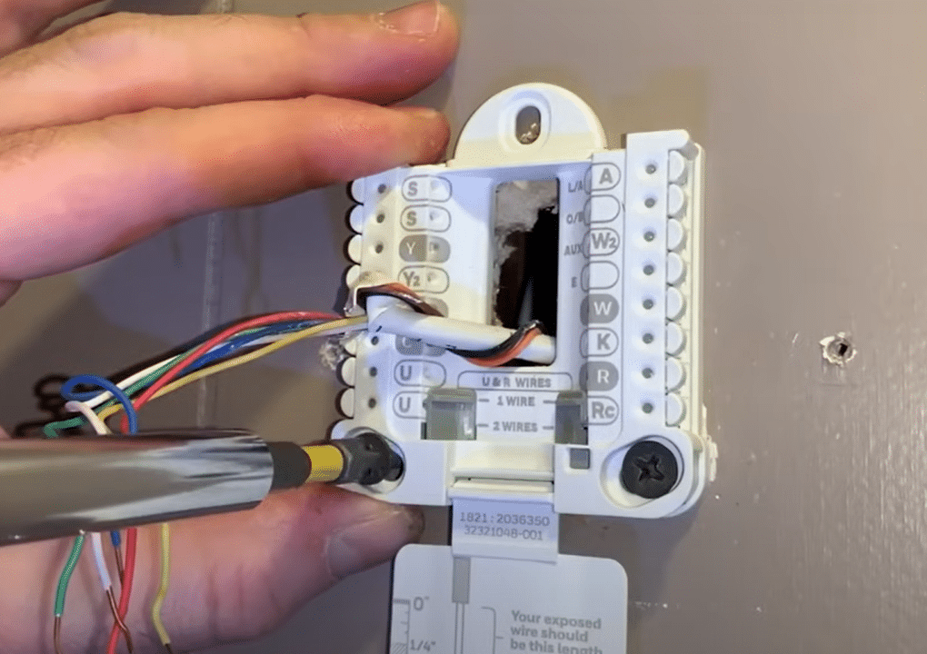 fixation d'un support pour thermostat intelligent